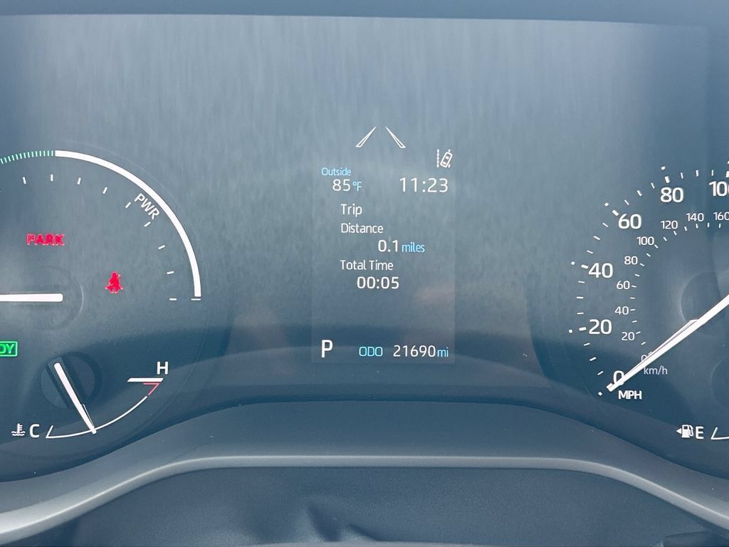 Used 2024 Toyota Sienna XSE FWD image 24