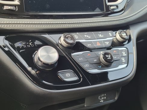 New 2027 Chrysler Pacifica Select AWD/4WD image 15