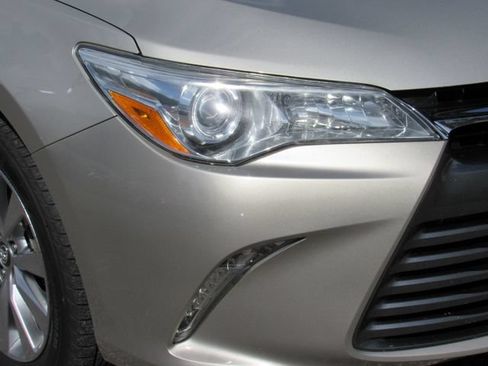 Used 2017 Toyota Camry XLE w/ Moonroof Package FWD image 8