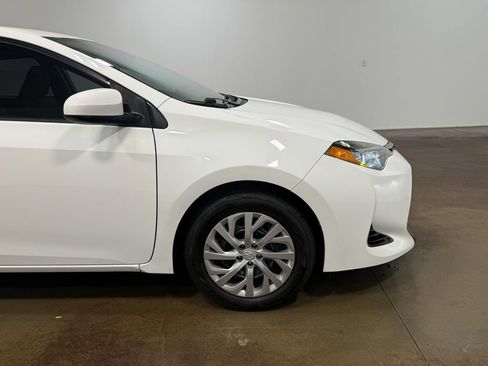 Used 2017 Toyota Corolla L FWD image 31