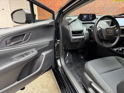 Used 2024 Toyota Prius LE image 9