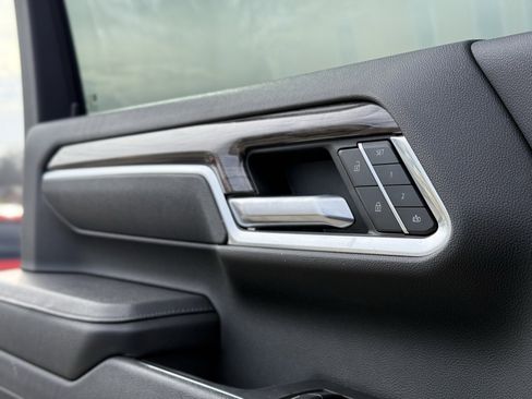 Used 2025 Chevrolet Silverado 2500 LTZ w/ Z71 Chrome Sport Edition image 14