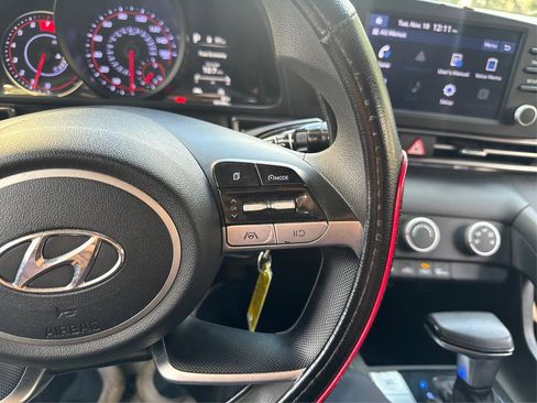 Used 2021 Hyundai Elantra SE image 24