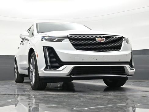 Used 2025 Cadillac XT6 Premium Luxury w/ LPO, Floor Liner Package FWD image 27