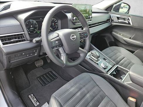 Used 2026 Nissan Rogue SL w/ Family Package AWD/4WD image 13