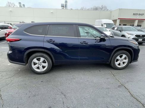 Used 2023 Toyota Highlander LE image 12