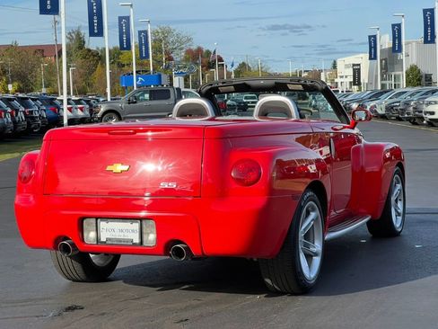 Used 2004 Chevrolet SSR w/ Preferred Equipment Group image 9