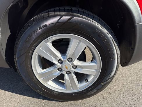 Used 2020 Chevrolet Trax LT w/ LT Convenience Package image 29