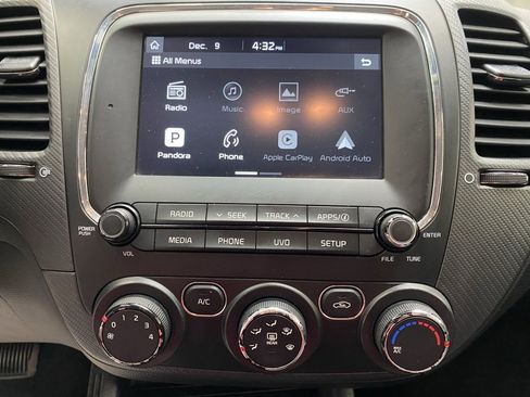 Used 2017 Kia Forte S image 36