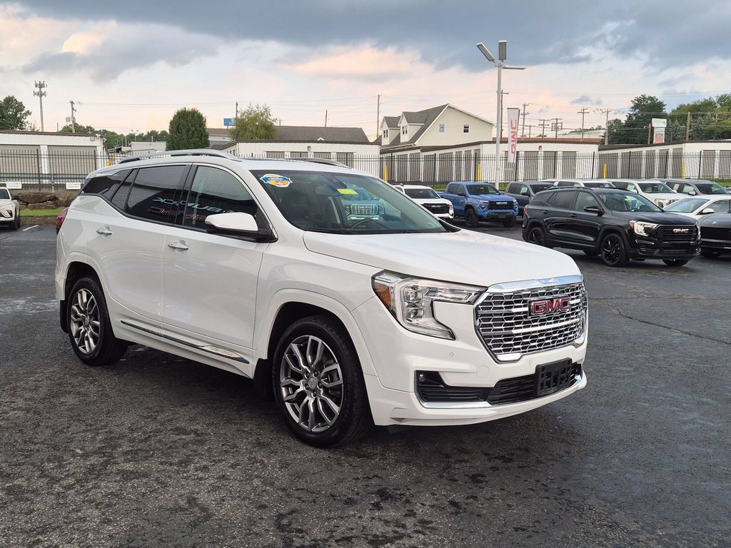 Used 2023 GMC Terrain Denali w/ LPO, Floor Liner Package AWD/4WD image 4