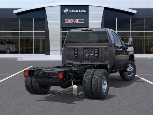 New 2025 GMC Sierra 3500 SLE w/ SLE Convenience Package image 4