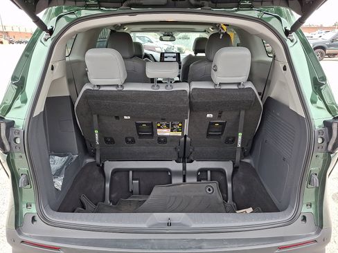 Used 2023 Toyota Sienna XLE image 37