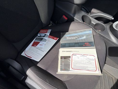 Used 2014 Kia Soul FWD image 14
