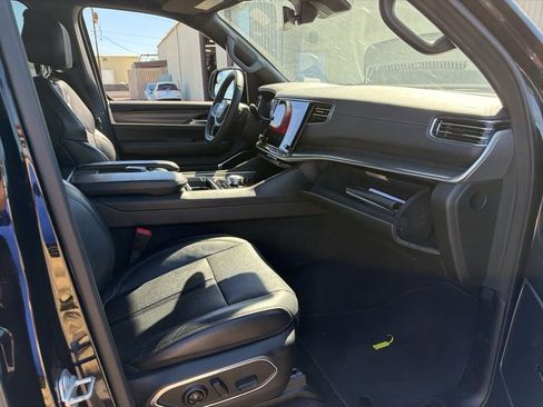 Used 2024 Jeep Wagoneer L Series II image 14