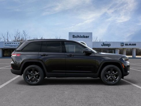 New 2025 Jeep Grand Cherokee Altitude w/ Trailer Tow Package image 21