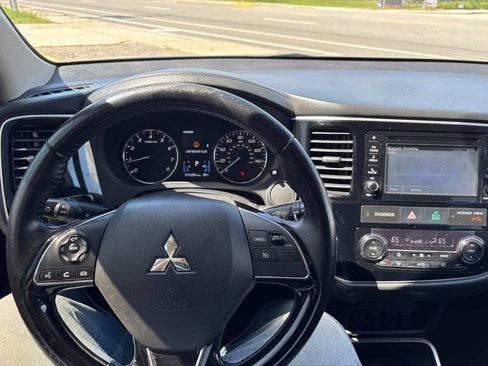 Used 2017 Mitsubishi Outlander ES image 6