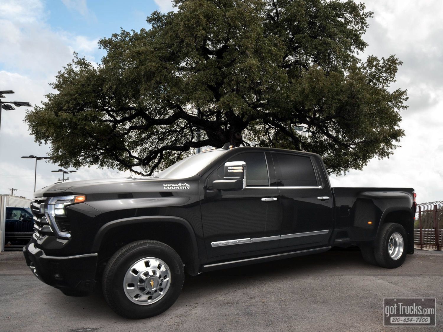 Used 2024 Chevrolet Silverado 3500 High Country w/ High Country Premium Package AWD/4WD image 1