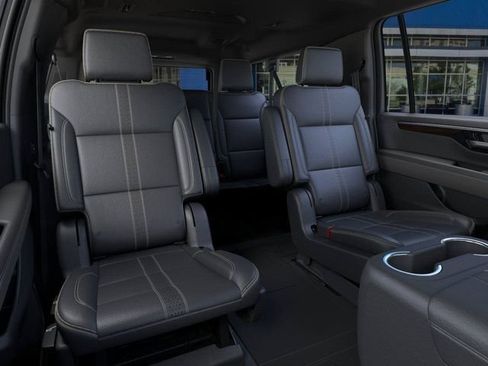 New 2026 Chevrolet Suburban High Country w/ Sun And Tow Package AWD/4WD image 17