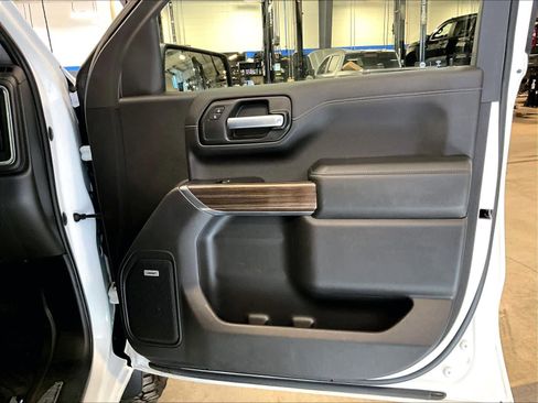 Used 2020 Chevrolet Silverado 1500 LT Trail Boss image 12