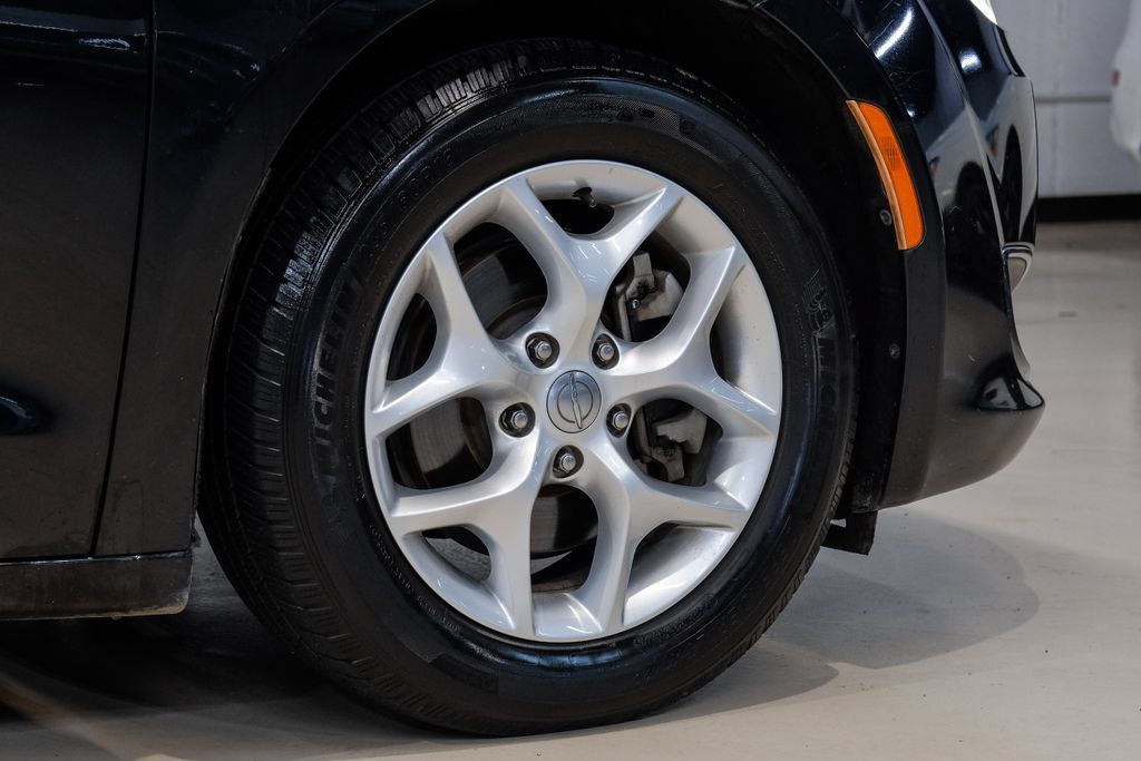 Used 2020 Chrysler Pacifica Limited FWD image 76