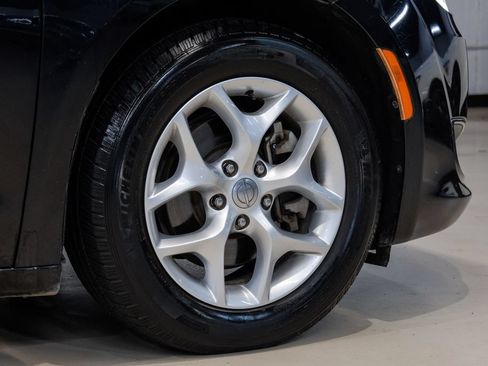 Used 2020 Chrysler Pacifica Limited FWD image 76