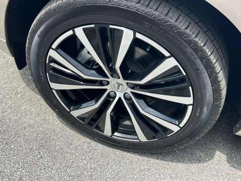Certified 2025 Volvo XC60 B5 Plus AWD/4WD image 9