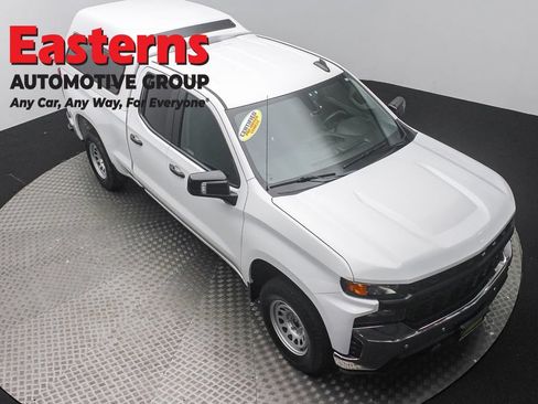 Used 2021 Chevrolet Silverado 1500 W/T w/ WT Value Package AWD/4WD image 3