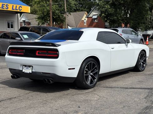 Used 2016 Dodge Challenger R/T Scat Pack RWD image 8
