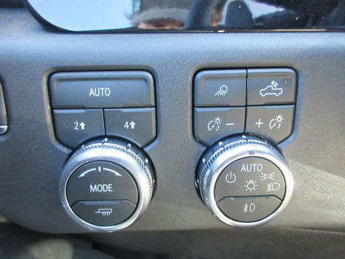 New 2026 GMC Sierra 1500 SLT image 18