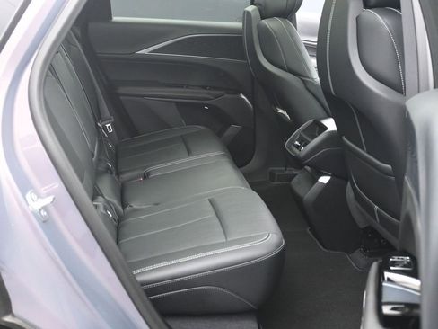 Used 2025 Cadillac Lyriq Luxury image 12