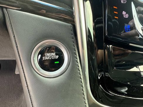 Used 2020 Cadillac Escalade Platinum image 29