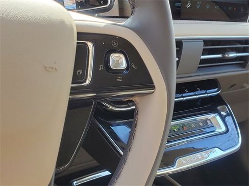 Certified 2023 Lincoln Corsair FWD w/ Equipment Group 101A image 18