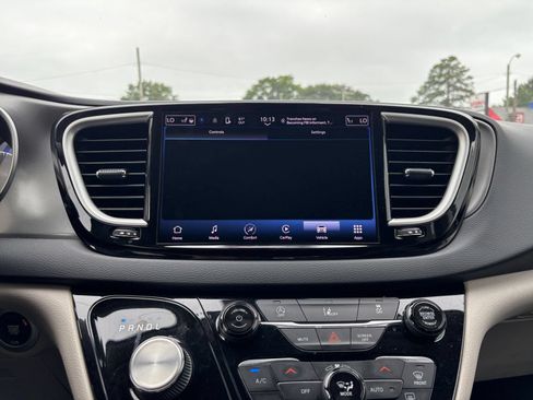 Used 2022 Chrysler Pacifica Touring-L FWD image 20
