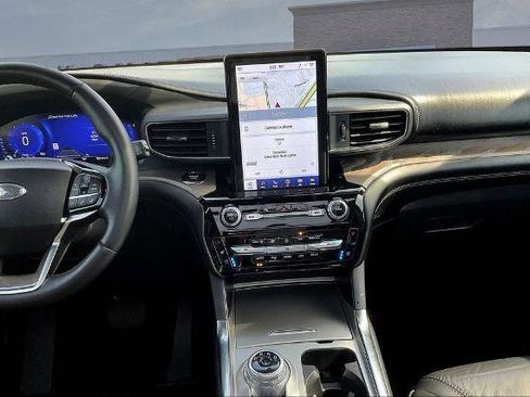 Certified 2022 Ford Explorer Platinum w/ Equipment Group 601A image 9