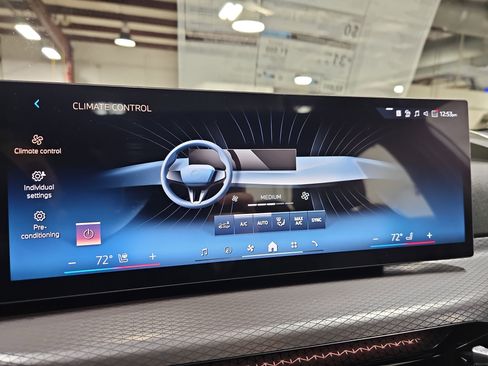 New 2026 BMW 330i Sedan w/ M Sport Package image 22