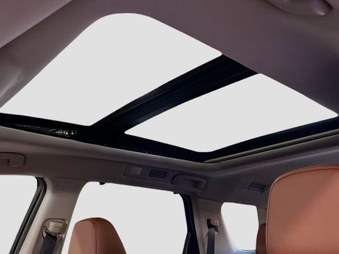 Used 2024 Nissan Pathfinder Platinum w/ Black Appearance Package image 23