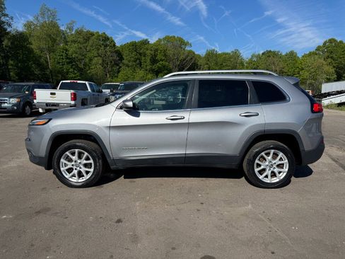 Used 2014 Jeep Cherokee Latitude w/ Cold Weather Group AWD/4WD image 2