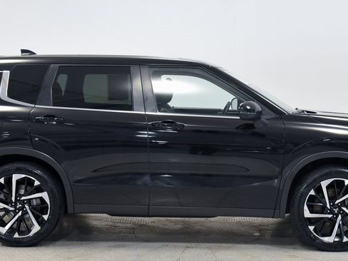 Used 2024 Mitsubishi Outlander SE Black Edition image 12