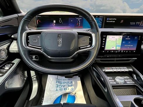 Used 2025 Lincoln Nautilus Reserve AWD/4WD image 10