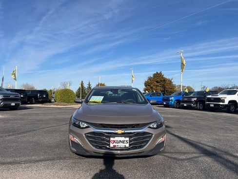 Used 2024 Chevrolet Malibu LT image 2