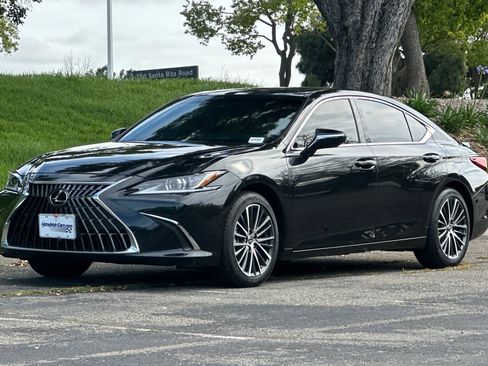 Used 2025 Lexus ES 300h w/ Premium Package image 9