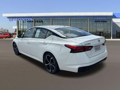 Used 2024 Nissan Altima 2.5 SR FWD image 3