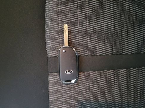 Used 2022 Kia Sorento LX image 32