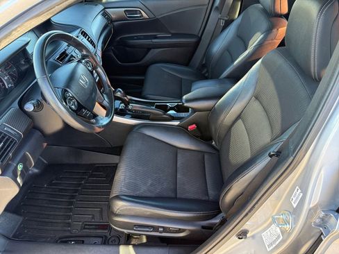 Used 2017 Honda Accord Sport image 10