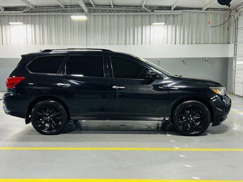 Used 2018 Nissan Pathfinder SL w/ Midnight Edition Package image 20