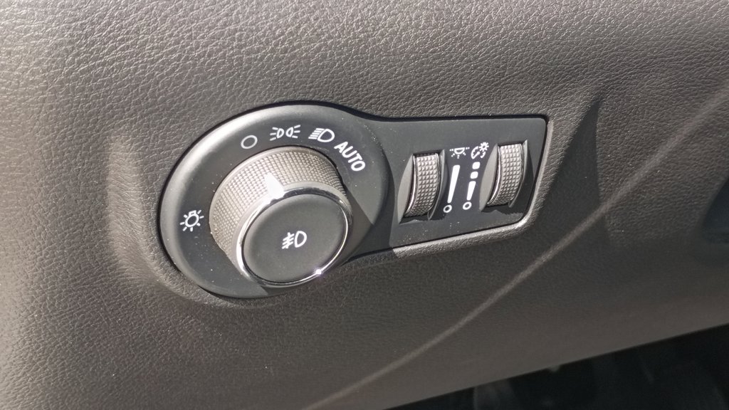 Used 2025 Jeep Compass Latitude AWD/4WD image 20