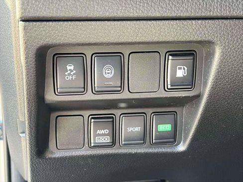 Used 2020 Nissan Rogue S image 18