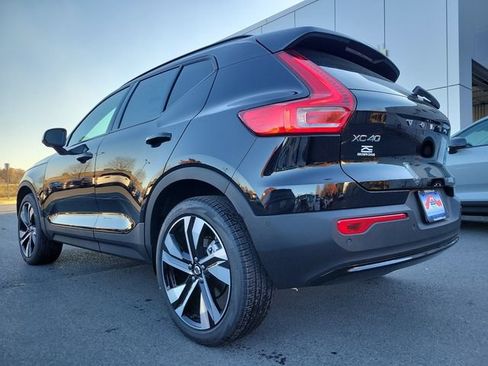 New 2025 Volvo XC40 B5 Plus w/ Protection Package Premier AWD/4WD image 3