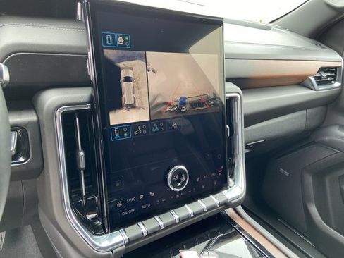 Used 2025 GMC Yukon Denali image 35