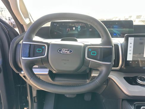 New 2025 Ford Expedition Active image 14